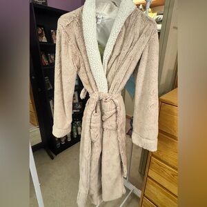 Cozy Cream Faux Fur Women's Robe